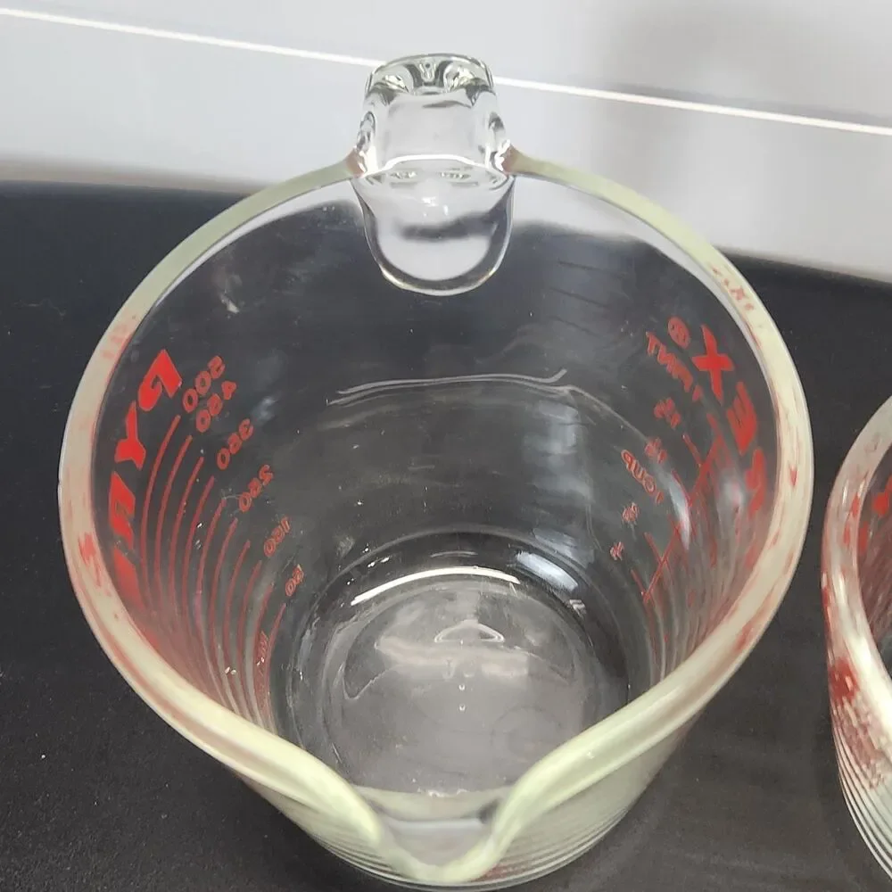 Set of 2 Vtg Pyrex Glass Measuring Cups 2 & 1 Cup Red Letter Corning USA 516 508